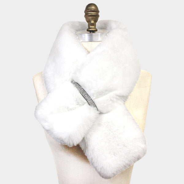 Plush Faux Fur Pull Through Scarf | La Fiorentina - Foto 6